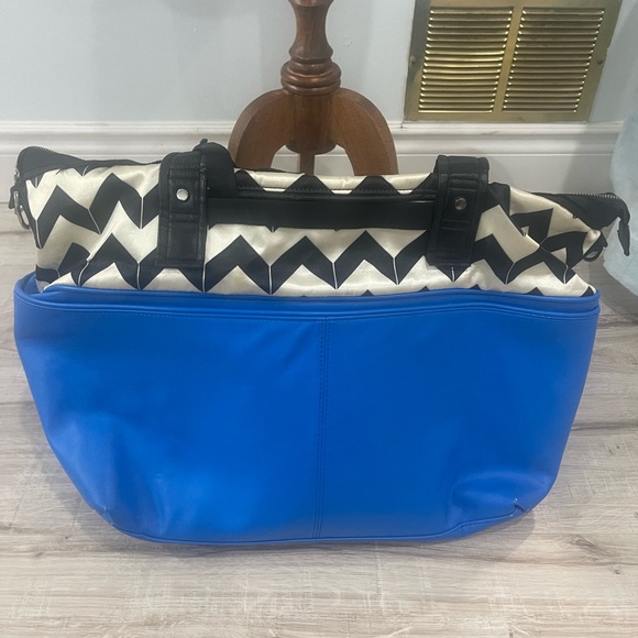 Lululemon Large Gym/ overnight bag - Picture 4 of 15